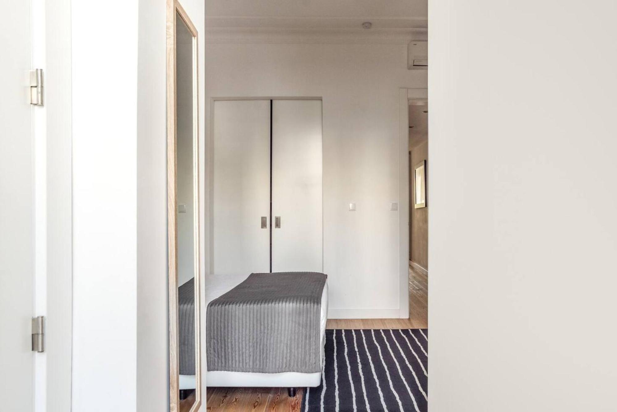 Spacious In With Terrace And Free Netflix *
