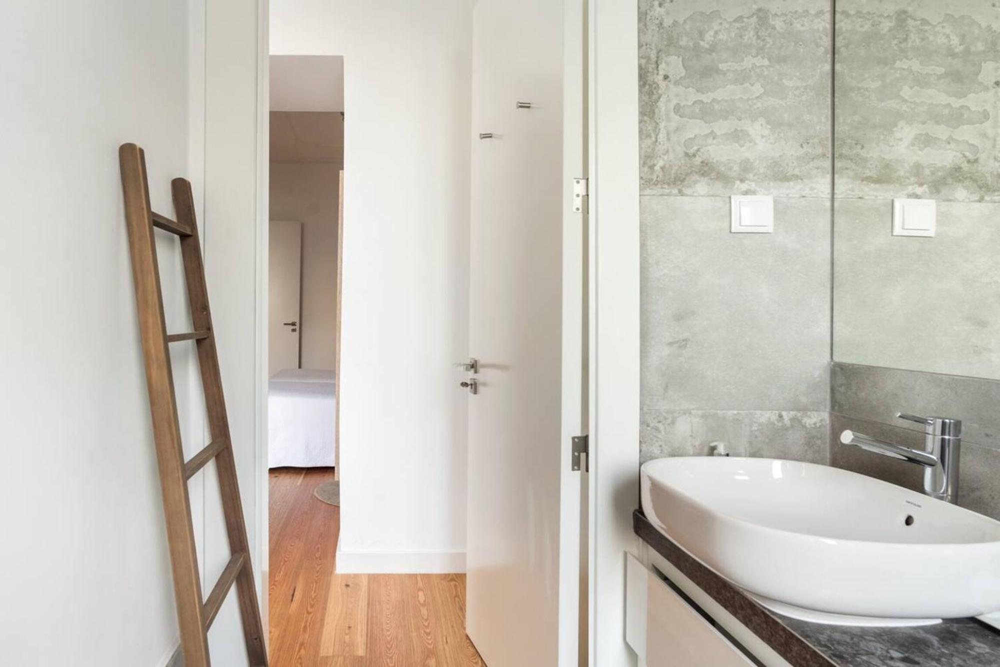 Spacious In With Terrace And Free Netflix Lisbon