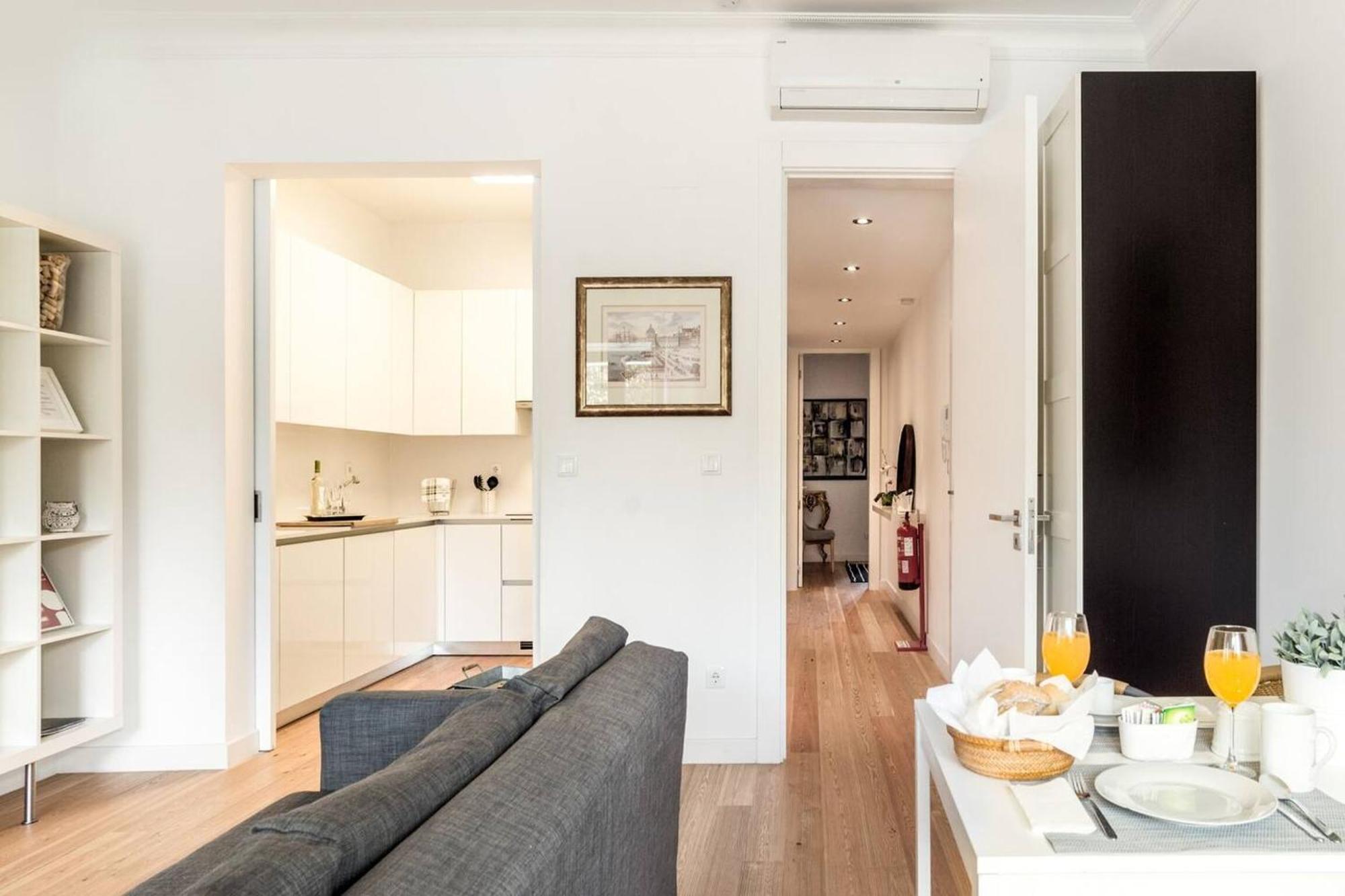 Spacious In With Terrace And Free Netflix Apartment Lisbon